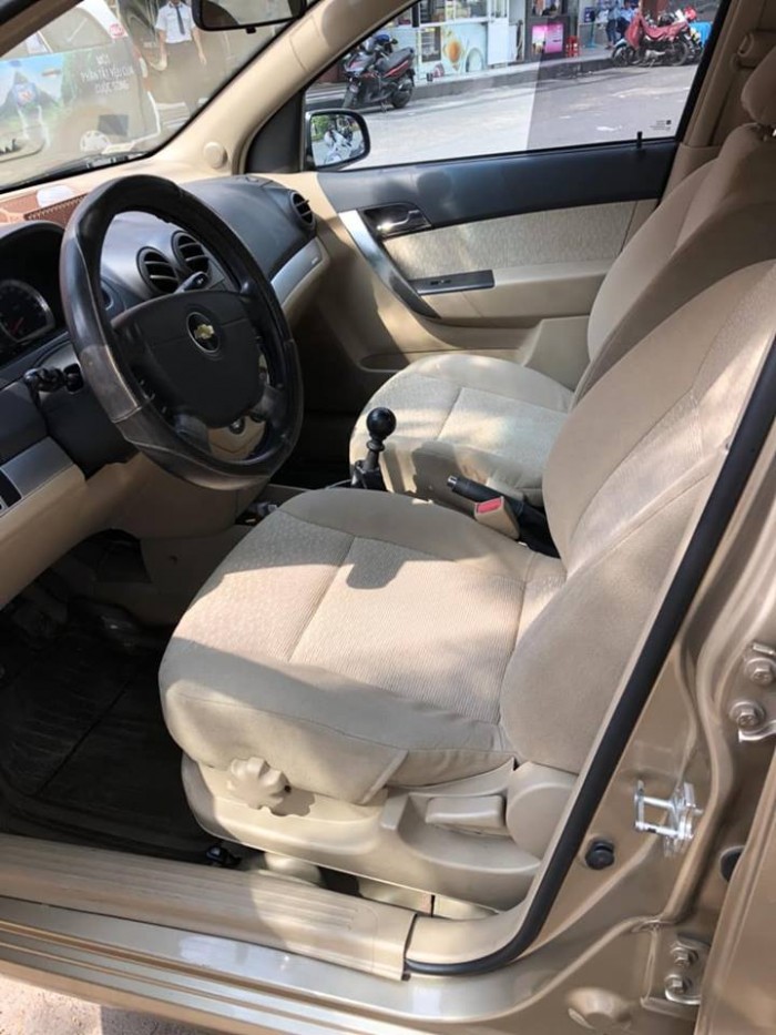 Cần bán Chevrolet Aveo đời 2017 bản LT,số sàn màu vàng cát