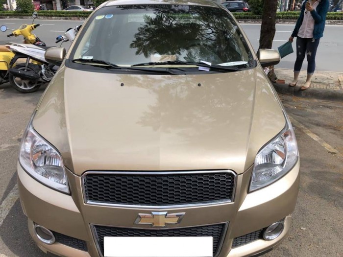 Cần bán Chevrolet Aveo đời 2017 bản LT,số sàn màu vàng cát