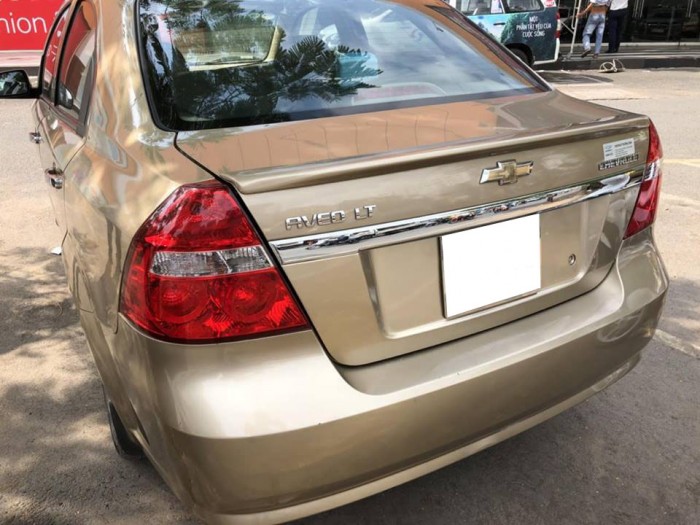 Cần bán Chevrolet Aveo đời 2017 bản LT,số sàn màu vàng cát