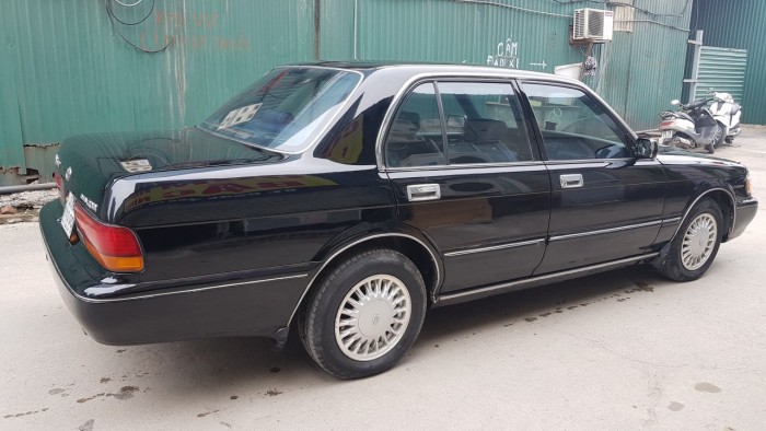 Bán xe Crown 1995 màu đen