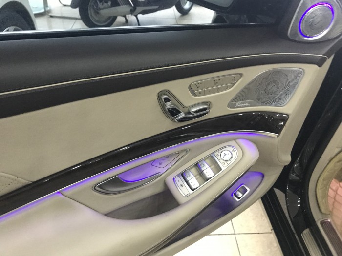 Bán Maybach S400 Model và đăng ký 2017 ,màu đen,nội thất kem,như mới tinh,thuế sang tên 2%.