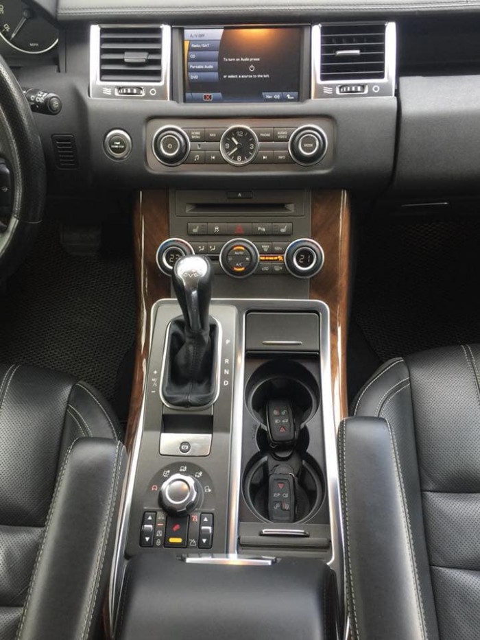 Cần bán gấp trả nợ xe Ranger Rover Sport hse lu 2010 đẹp