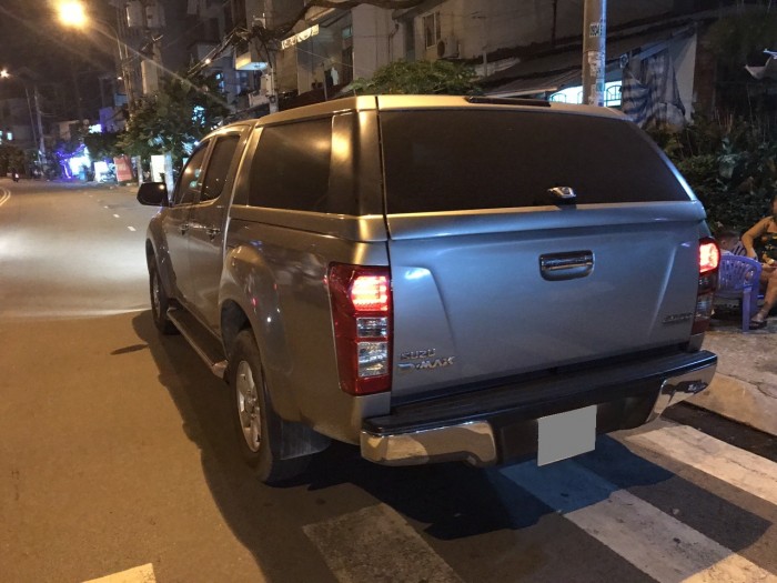 Bán Xe Isuzu Dmax 2017 số sàn dầu vàng cát rất mới