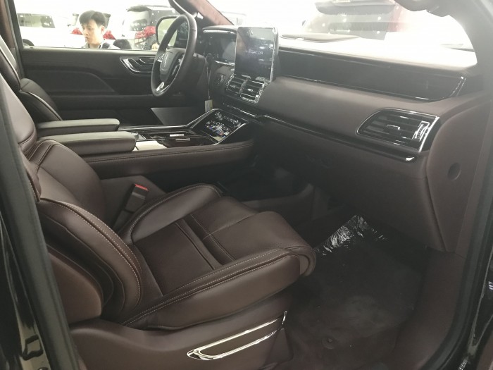 Lincoln Navigator Black Label 2019,màu đen nhập mỹ,mới 100%,xe giao ngay