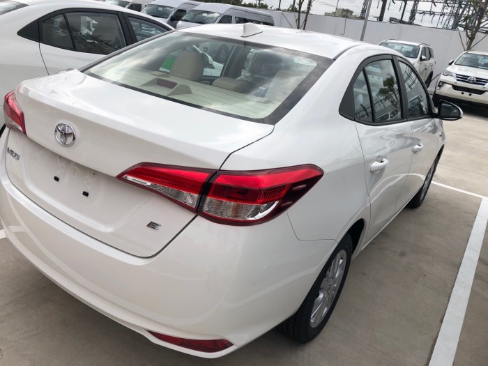 TOYOTA VIOS 1.5E MT MÀU TRẮNG MỚI 100%