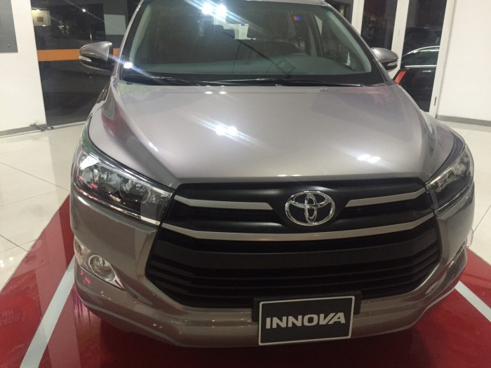 INNOVA 2.0E SÓ SÀN MÀU ĐỒNG ÁNH KIM GIAO NGAY