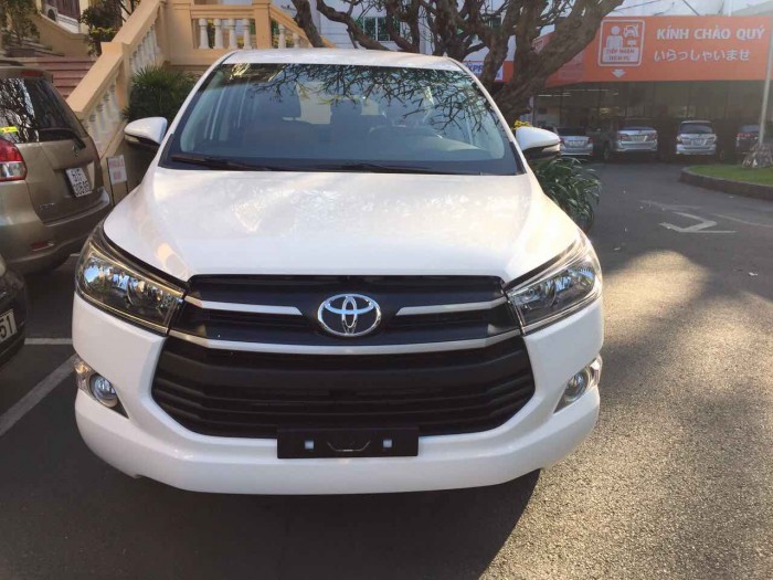 TOYOTA INNOVA 2.0E MÀU TRẮNG GIAO NGAY