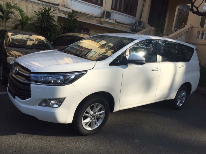 TOYOTA INNOVA 2.0E MÀU TRẮNG GIAO NGAY