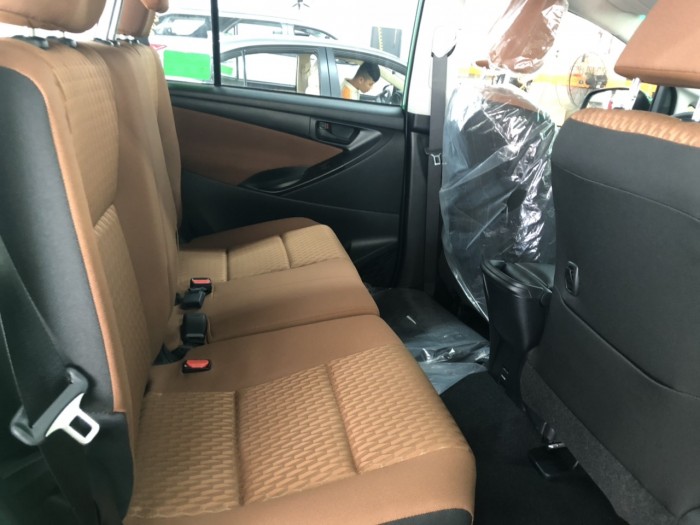Innova 2.0E Mt Màu Xanh Mai Linh