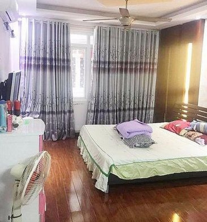 Bán nhà 4 tầng đẹp Vương Thừa Vũ, DT 40m2,  Giá 3.7 tỷ.