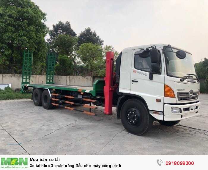 Xe tải hino 3 chân nâng đầu chở máy công trình