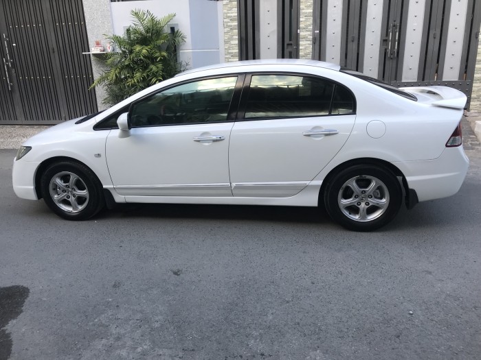 Mình cần bán Honda Civic 2008 tự động trắng tuyệt đẹp