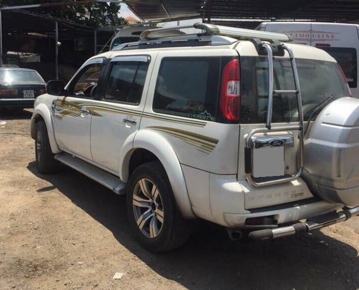 Bán xe Ford Everest 2012 máy dầu tự động màu trắng full đồ
