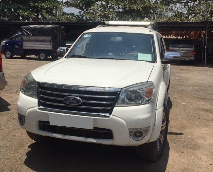 Bán xe Ford Everest 2012 máy dầu tự động màu trắng full đồ