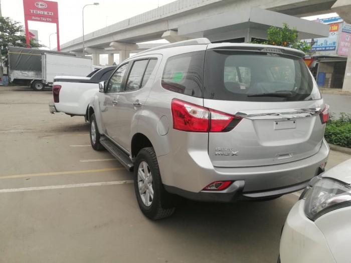 Cần bán xe isuzu mux 2016 mới 100% tại hà nội