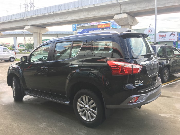 Cần bán xe Isuzu Mux 1.9AT đời 2018 mới 100% tại miền bắc