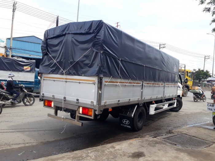 Bán Hyundai hd120sl thùng mui bạt đời 2018