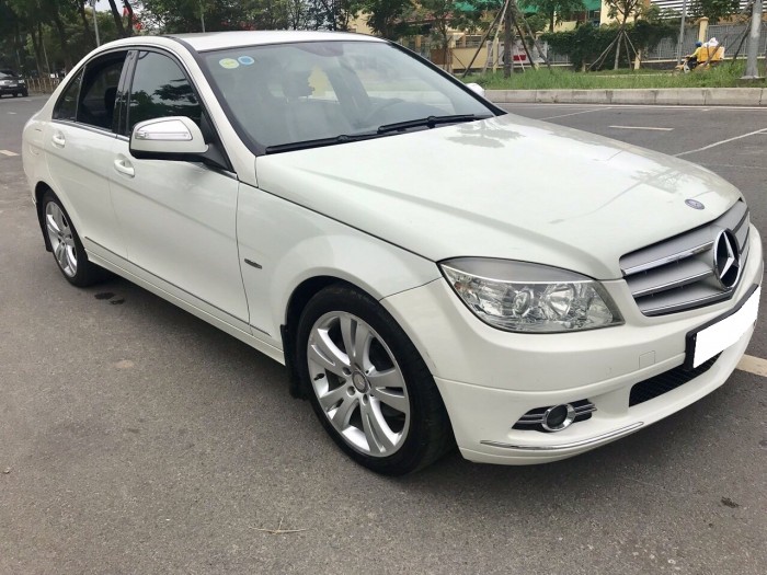 Gia đình cần bán C200, đăng ký 2008, số tự động, màu trắng