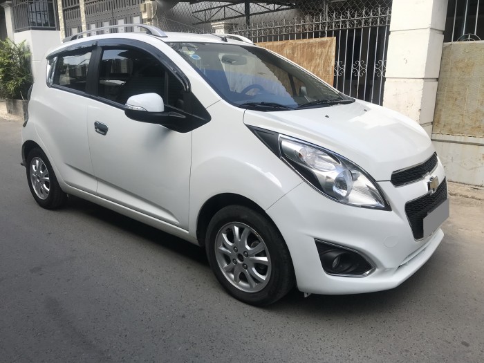 Gia đình bán Chevrolet Spark LTZ 2015 màu trắng rất mới nha