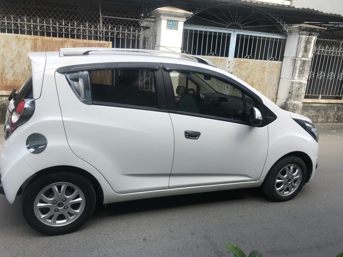 Gia đình bán Chevrolet Spark LTZ 2015 màu trắng rất mới nha