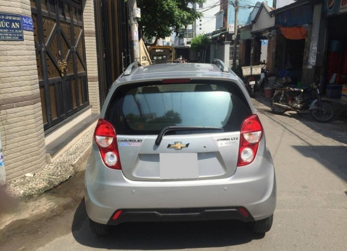 Gia đình cần bán Spark 2015 Ltz, tự động, gia đình sử dụng, màu bạc mới tinh.