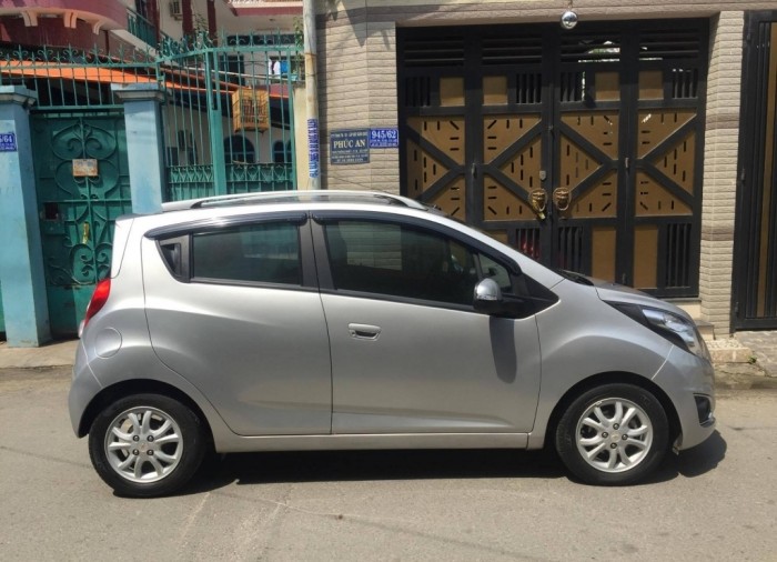 Gia đình cần bán Spark 2015 Ltz, tự động, gia đình sử dụng, màu bạc mới tinh.