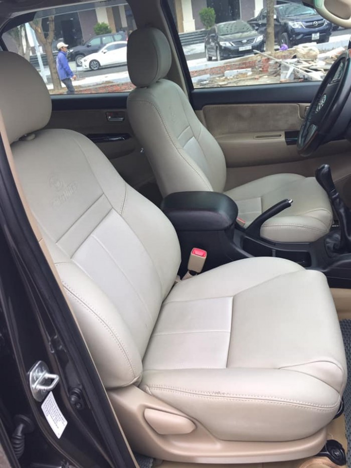 Bán gấp Toyota Fortuner 2016 máy dầu màu xám lông chuột