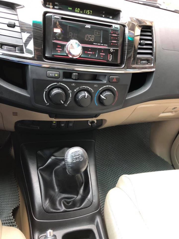 Bán gấp Toyota Fortuner 2016 máy dầu màu xám lông chuột