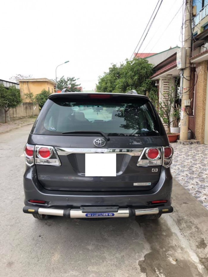 Bán gấp Toyota Fortuner 2016 máy dầu màu xám lông chuột