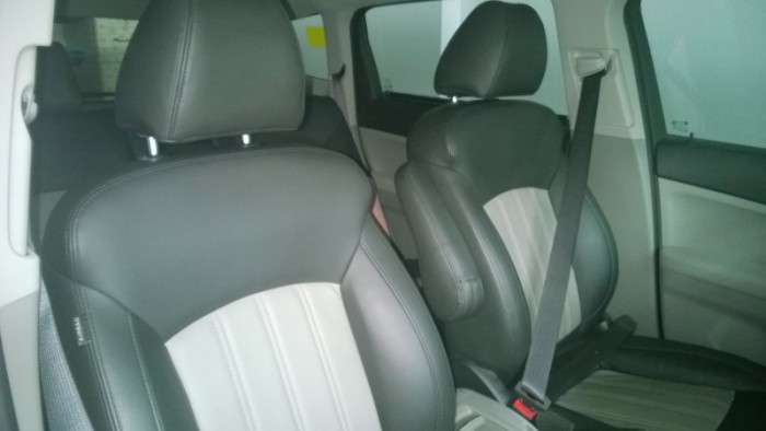 Bán Chevrolet Orlando LTZ 2015 tự động trắng xe đẹp