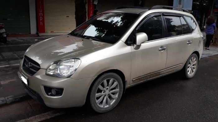 Gia đình cần bán xe Kia Carens đời 2011, số sàn, bản đủ