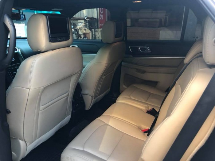 Cần tiền gấp bán xe Ford Explorer 2016 nhập Mỹ nguyên chiếc