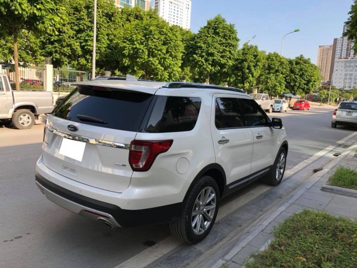 Cần tiền gấp bán xe Ford Explorer 2016 nhập Mỹ nguyên chiếc