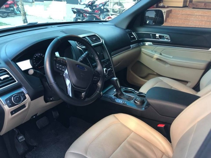 Cần tiền gấp bán xe Ford Explorer 2016 nhập Mỹ nguyên chiếc