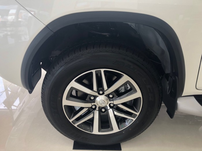 Fortuner 2.8 (4x4) Máy Dầu Số Tự Động Giao Ngay