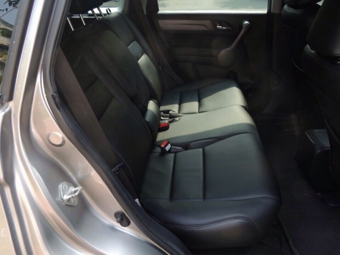Kẹt tiền bán nhanh xe Honda CR-V 2.4 Tự động 2011 màu Bạc