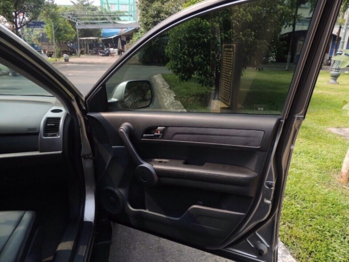 Kẹt tiền bán nhanh xe Honda CR-V 2.4 Tự động 2011 màu Bạc