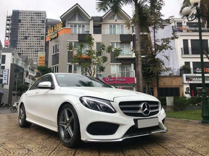 Chính chủ bán Mercedes C300 AMG 2016 màu trắng đỏ cá tính, fulloptions,bao check test hãng