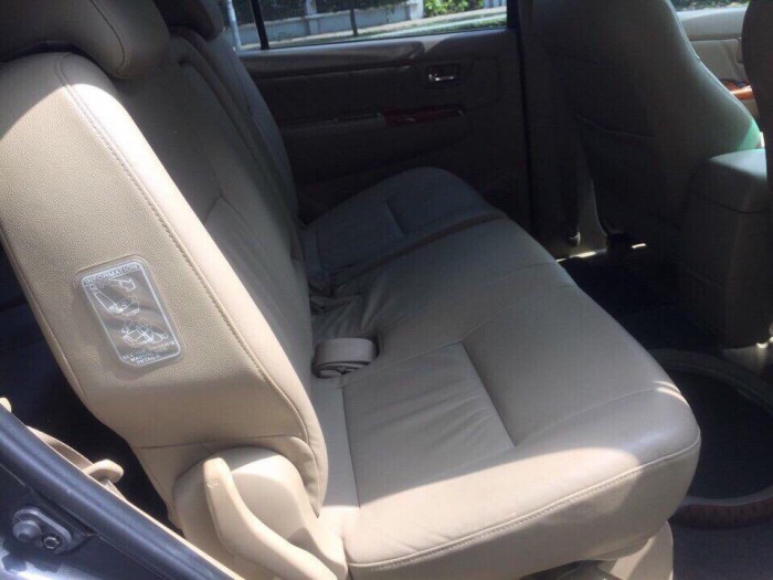 Gia đình cần bán xe Toyota Fortuner 2010 bản V số tự động