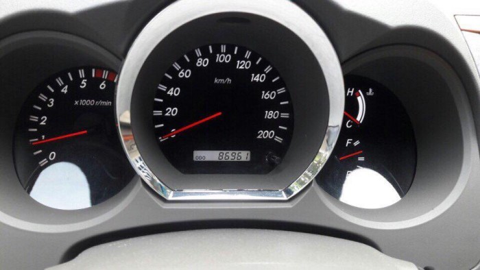 Gia đình cần bán xe Toyota Fortuner 2010 bản V số tự động