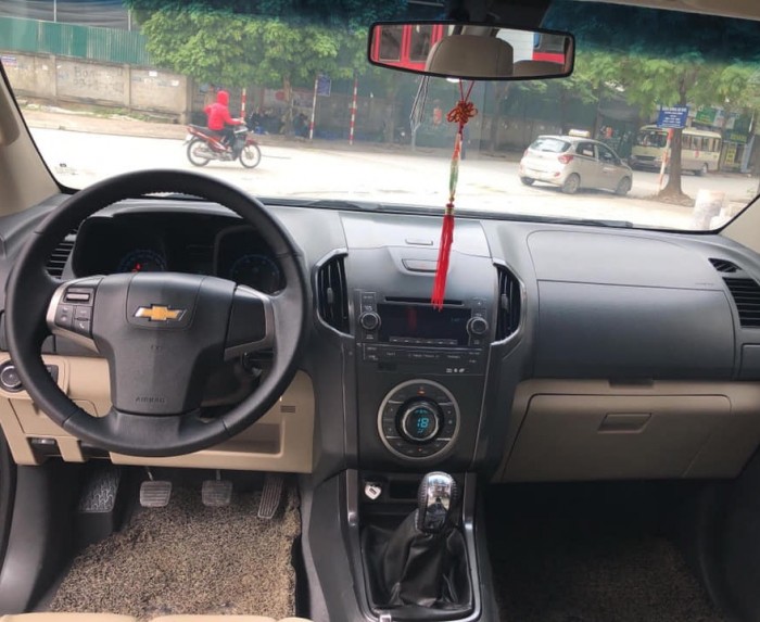 Bán xe Chevrolet Codolado 2.8LTZ 2015 dầu số sàn màu xám 2 cầu
