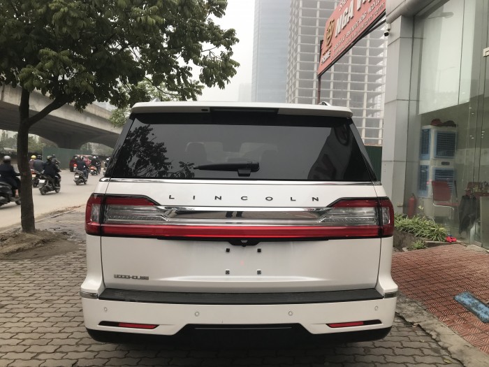 Bán Lincoln Lavigator L Black Laber 2019,nhập mỹ màu trắng ,nội thất nâu,xe giao ngay .