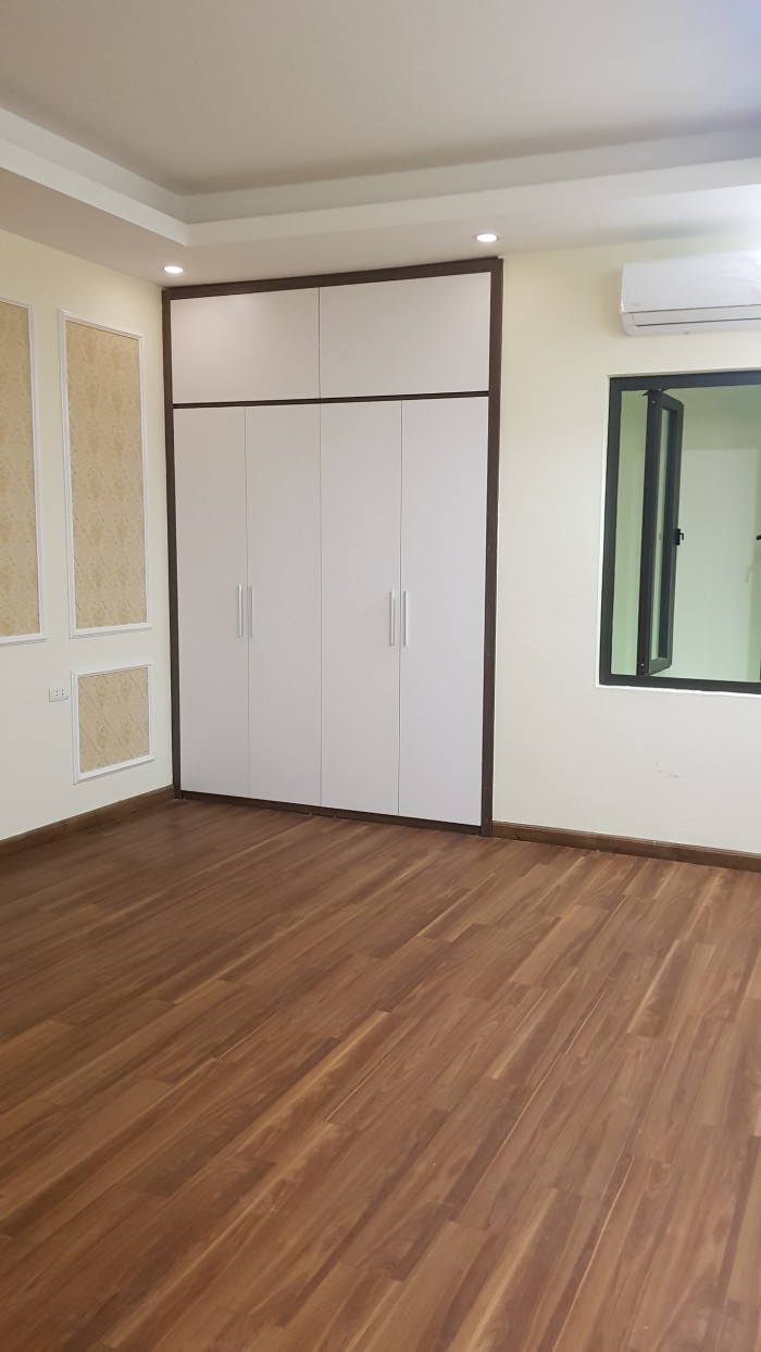 Bán nhà 5 tầng hoàn thiện đẹp, về ở ngay 40m2, ô tô vào nhà ngã tư Vạn Phúc - Đại Mỗ