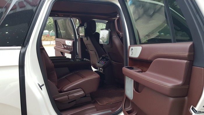Cần bán Lincoln Navigator L Black Label đời 2019, màu trắng, xe giao ngay