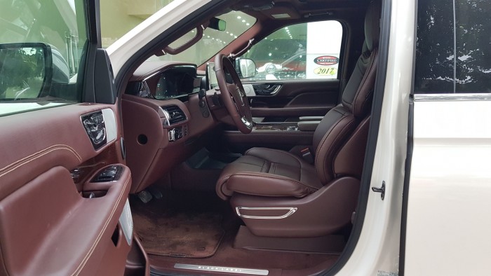 Cần bán Lincoln Navigator L Black Label đời 2019, màu trắng, xe giao ngay