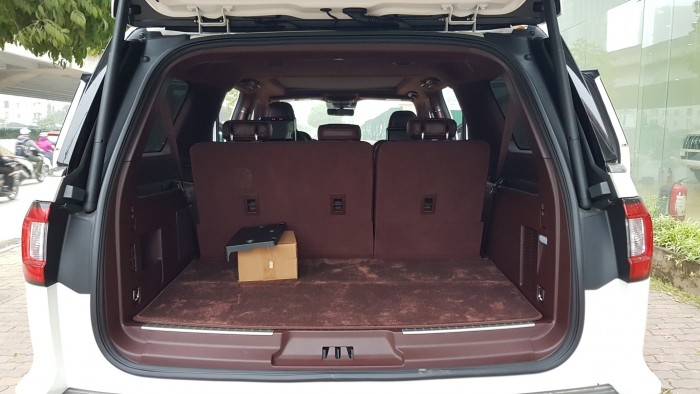 Cần bán Lincoln Navigator L Black Label đời 2019, màu trắng, xe giao ngay