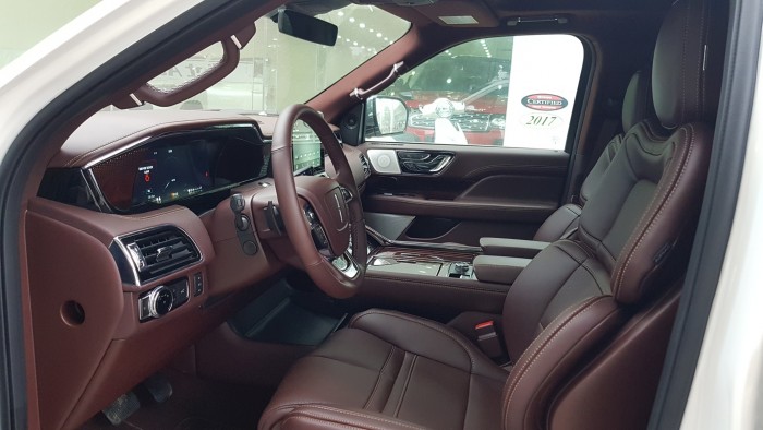 Cần bán Lincoln Navigator L Black Label đời 2019, màu trắng, xe giao ngay
