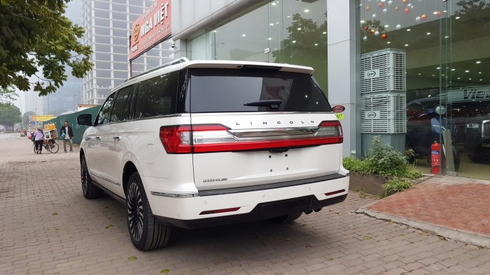 Cần bán Lincoln Navigator L Black Label đời 2019, màu trắng, xe giao ngay