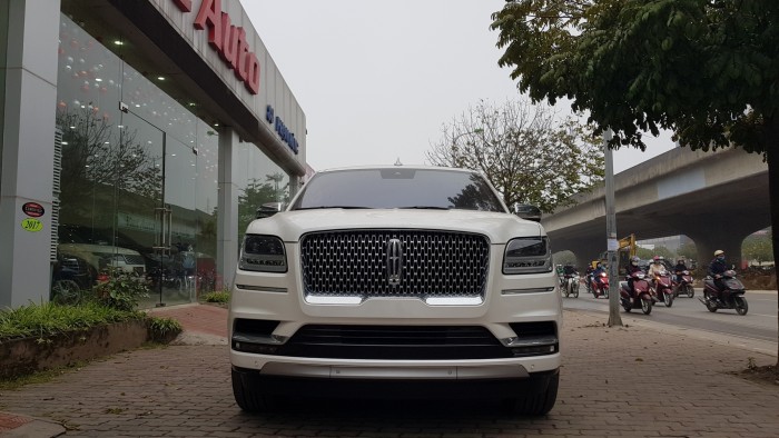 Cần bán Lincoln Navigator L Black Label đời 2019, màu trắng, xe giao ngay