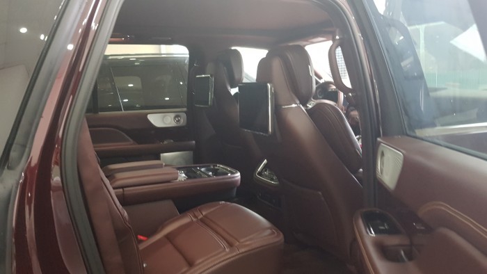 Bán xe Lincoln Navigator L Black Label model 2019, màu đỏ, xe mới 100% giao ngay